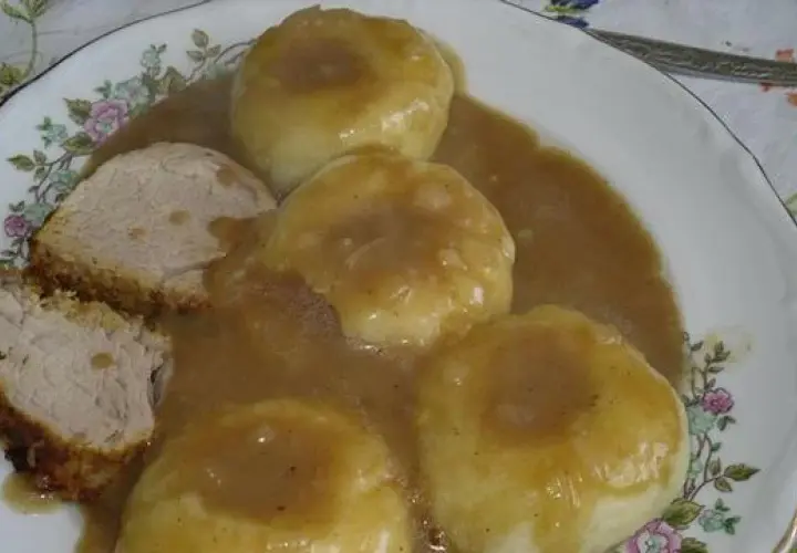 Sos do klusek śląskich: klasyka i wege. Przepisy, które zachwycą!