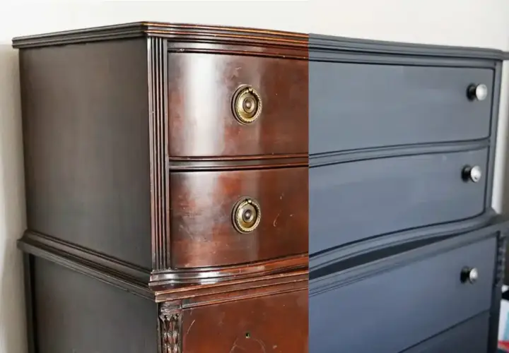 Före och efter-bild på en byrå. Den gamla mörka träytan har fått en modern renovering med mörkgrå färg och nya knoppar.