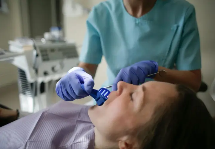 Bezbolesne leczenie zębów: Czy strach przed dentystą to przeszłość?