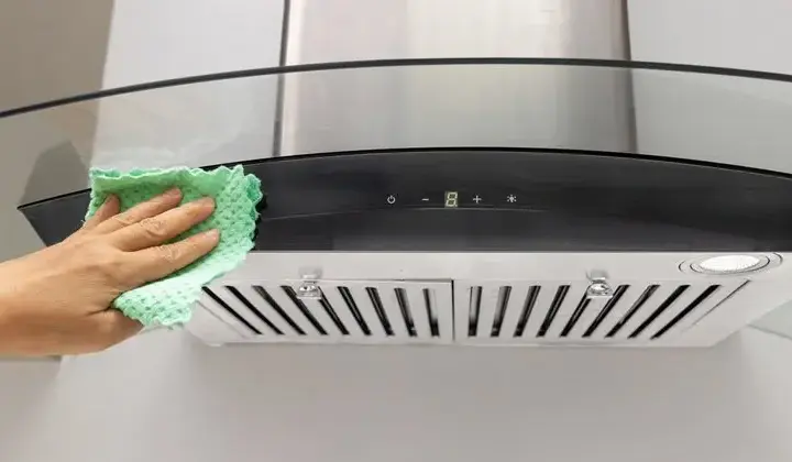 Jak wyczyścić okap? Skuteczny poradnik czyszczenia filtrów i obudowy