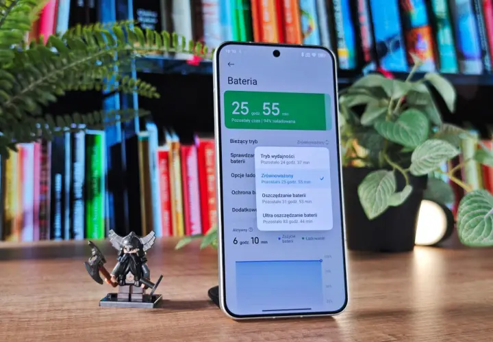 Jak sprawdzić kondycję baterii Xiaomi? Na ekranie telefonu widać menu "Bateria" z informacją o pozostałym czasie i poziomie naładowania.
