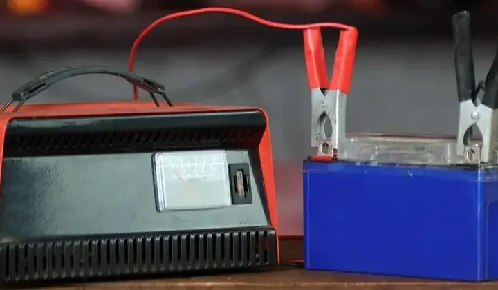 Najlepszy prostownik z rozruchem do diesla - uniknij problemów zimą
