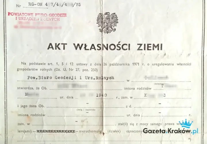 Akt własności ziemi: Odpis z KW czy notarialny? Pełny przewodnik.