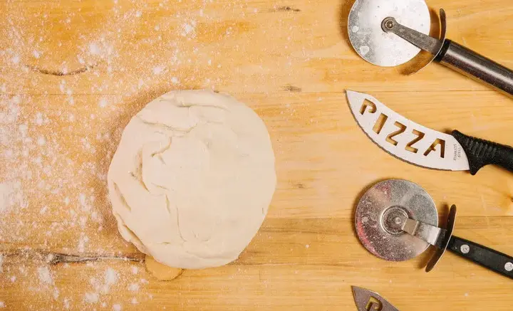 Dlaczego ciasto na pizzę nie jest elastyczne i jak to naprawić