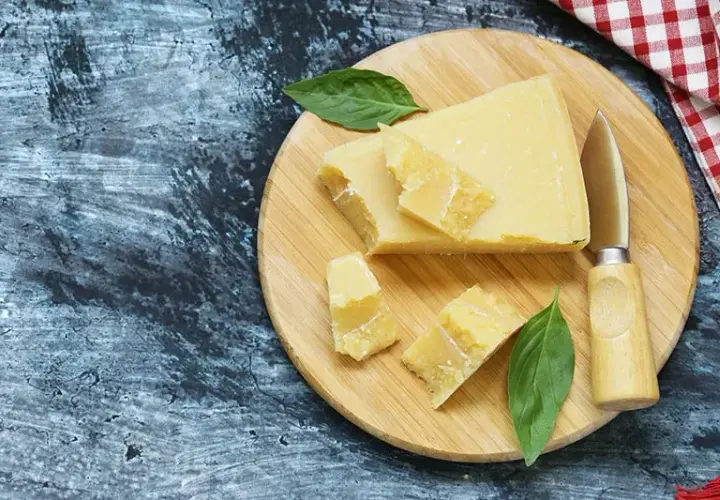 Parmigiano-Reggiano: Jak powstaje Król Serów? Przewodnik DOP