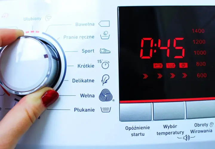 W jakiej temperaturze prać koszule, aby ich nie zniszczyć?