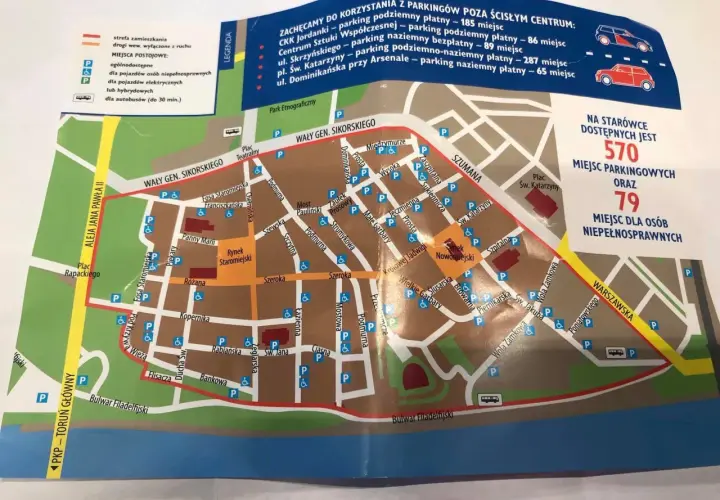 Mapa Torunia z zaznaczonymi parkingami i ulicami. Idealna do zwiedzania miasta z dziećmi.