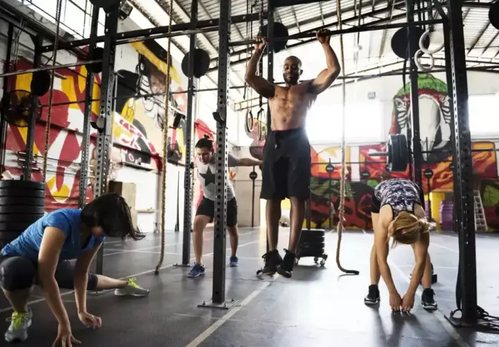WOD CrossFit: Co to jest i jak zacząć? Twój pierwszy trening!