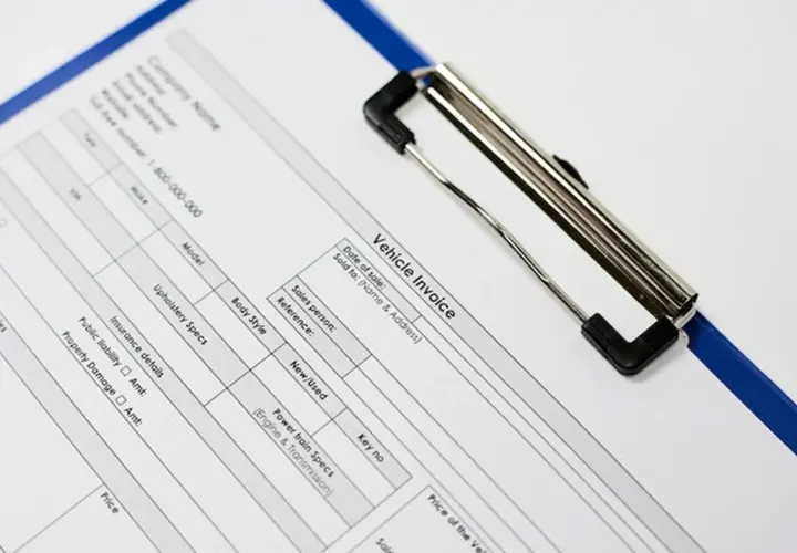 Formularz faktury za pojazd, gdzie można sprawdzić, cmr co to jest, dane sprzedawcy i kupującego, specyfikacje auta.