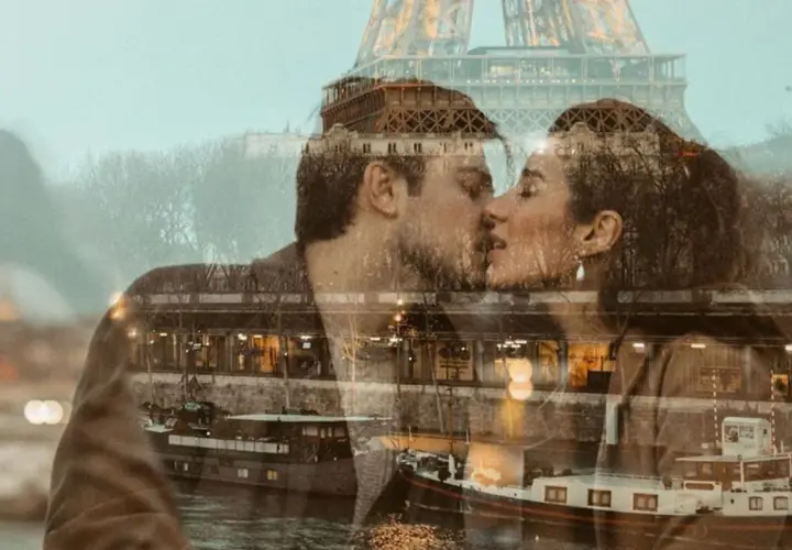 Paryż, pocałunek, wieża Eiffla. Jak opisać pierwsze spotkanie bohaterów, by nie było banalnie? Może tak, jak na tym zdjęciu – magicznie i nieoczekiwanie.