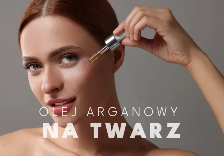 Kobieta aplikuje olejek arganowy na twarz. Zobacz niesamowite olej arganowy na twarz efekty.