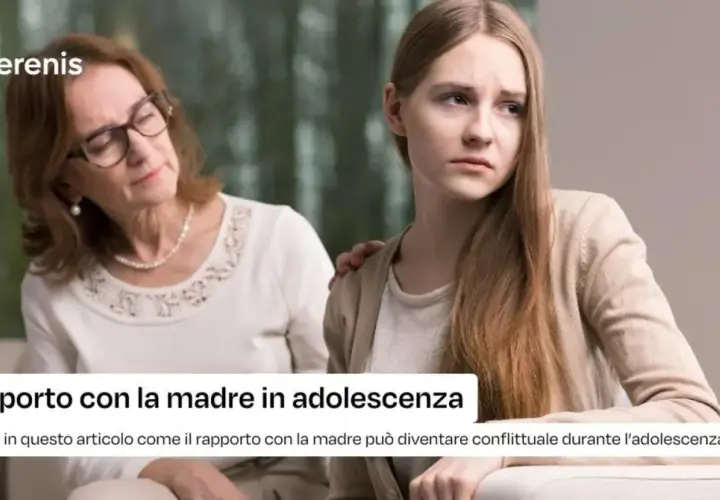 Madre consola figlia adolescente, offrendo supporto per gestire le difficoltà relazionali. Scopri come comportarsi con una figlia egoista.