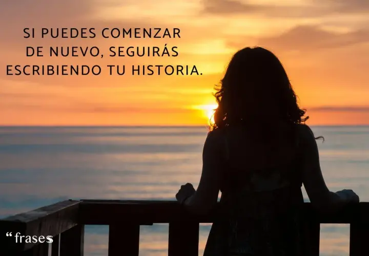 Mujer en silueta contempla un atardecer, inspirada por frases de comienzo de una nueva etapa.