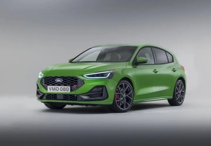 Ford Focus verde con motor 1.0 Ecoboost 125 CV. Opiniones sobre su rendimiento y eficiencia.