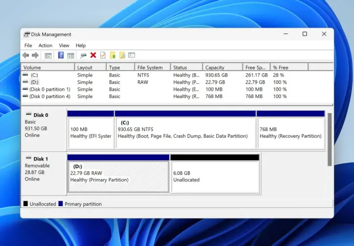 Datenträgerverwaltung zeigt alle Laufwerke an: C: (NTFS), D: (RAW), sowie System- und Wiederherstellungspartitionen.