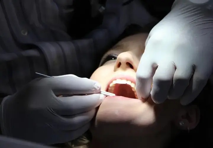 Ile kosztuje wizyta u dentysty bez ubezpieczenia? Sprawdź ceny i porady