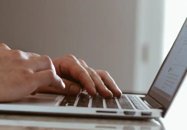 Jak zrobić screena na laptopie? Windows, macOS i triki eksperta.