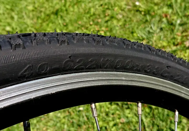 Opona 700x40c jaki to rozmiar i jak wybrać odpowiednią oponę