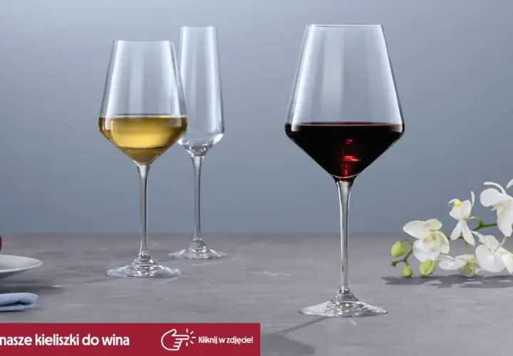 Kieliszki do wina czerwonego Bordeaux i Burgundii różnią się kształtem. Na zdjęciu widać kieliszek do czerwonego wina, białe wino i pusty kieliszek.
