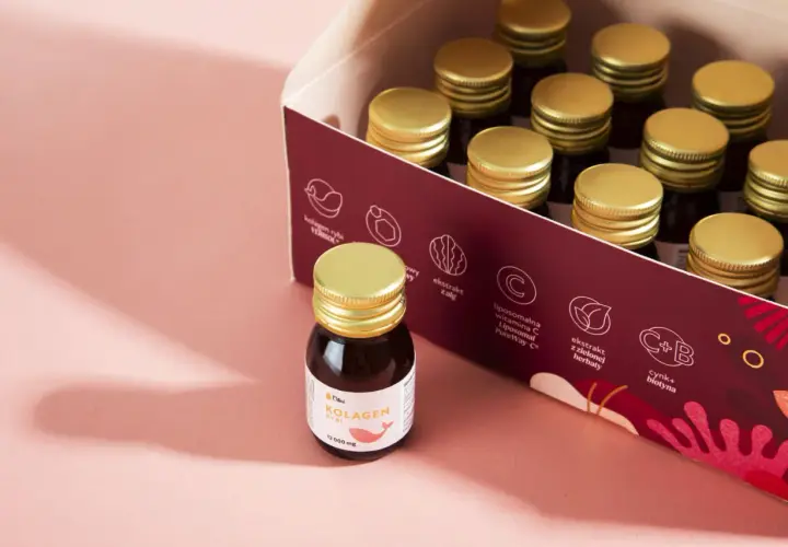 Pudełko z ampułkami kolagenu rybiego. Zastanawiasz się, jaki kolagen wybrać na zmarszczki? Ten produkt zawiera kolagen rybi, witaminę C i cynk.