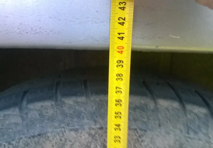Mocny lift Jeep WJ 2 cale: Unikaj wpadek przy wyborze opon!