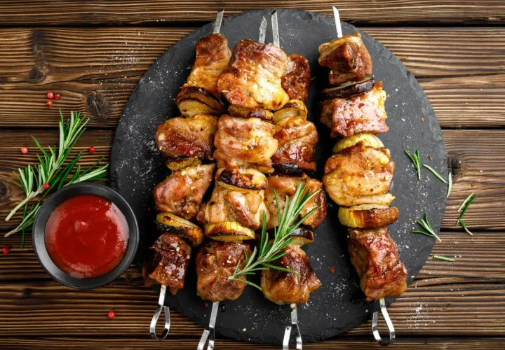 Jakie mięso wieprzowe na szaszłyki – wybierz najlepsze kawałki do grillowania