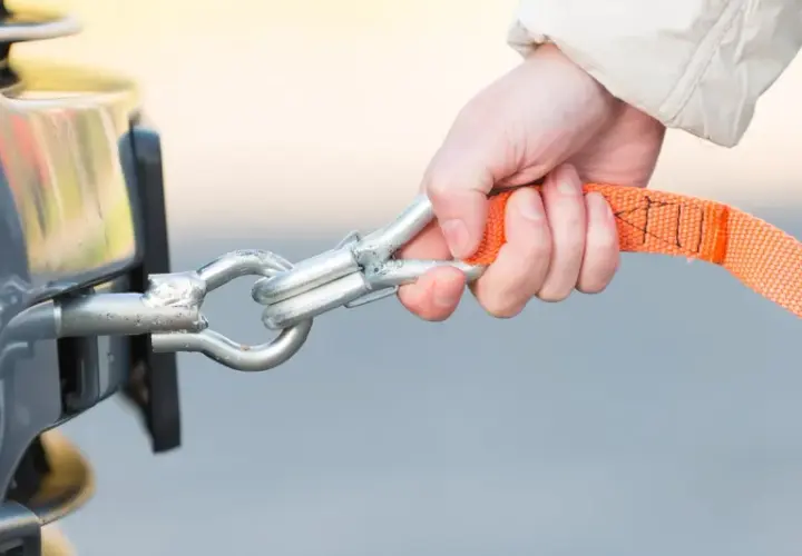 Jak holować auto w Holandii - unikaj błędów i nieprzyjemności