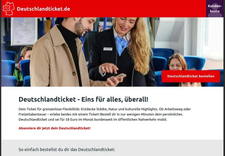 Ein Mann und eine Frau im Zug, die auf ein Smartphone schauen. Das Deutschlandticket ist ideal für das kinder Monatsticket.