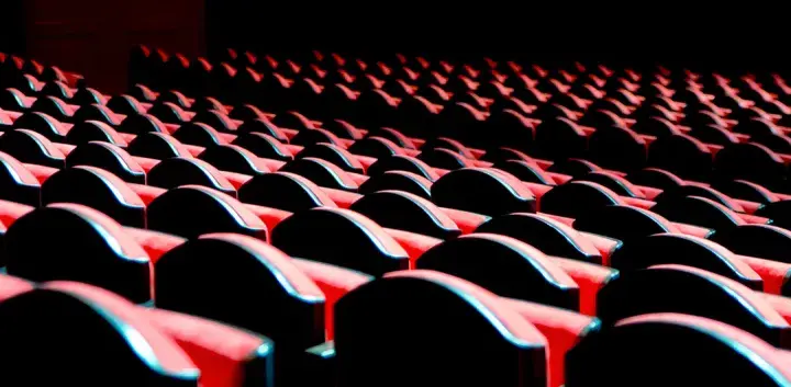 Ile miejsc ma teatr Roma? Zaskakujące fakty o pojemności scen