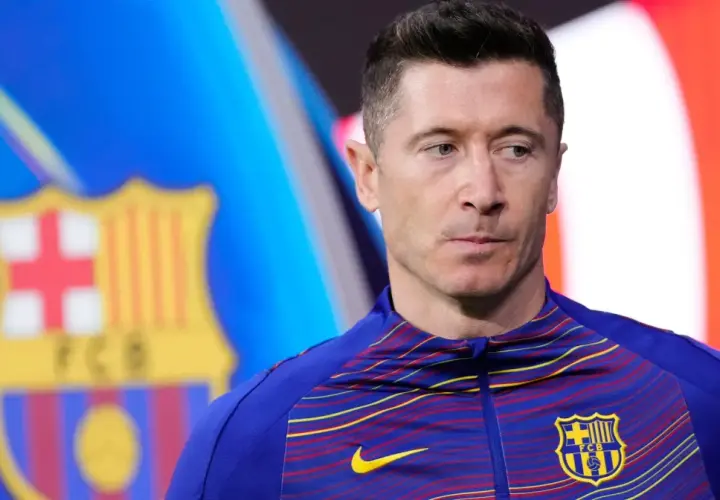 Robert Lewandowski w stroju FC Barcelony. Jego obecne drużyny to FC Barcelona i reprezentacja Polski.