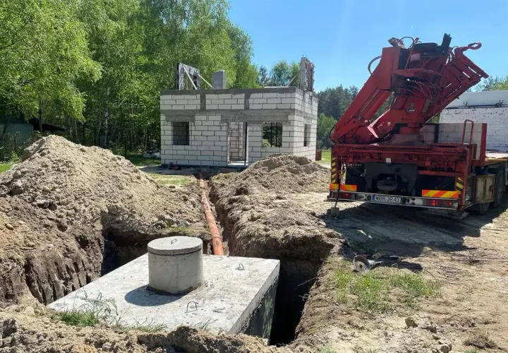 Jak daleko szambo od studni i budynku? Poznaj aktualne przepisy
