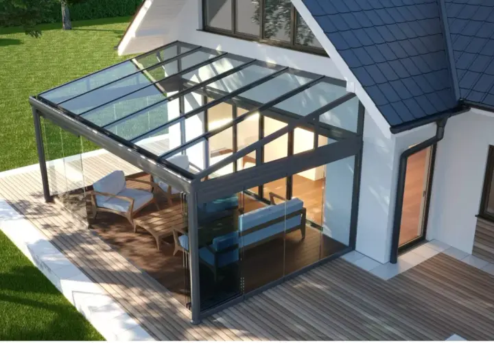 Une véranda moderne avec mobilier confortable, parfaite pour une idée aménagement petite véranda. Profitez de la lumière naturelle.