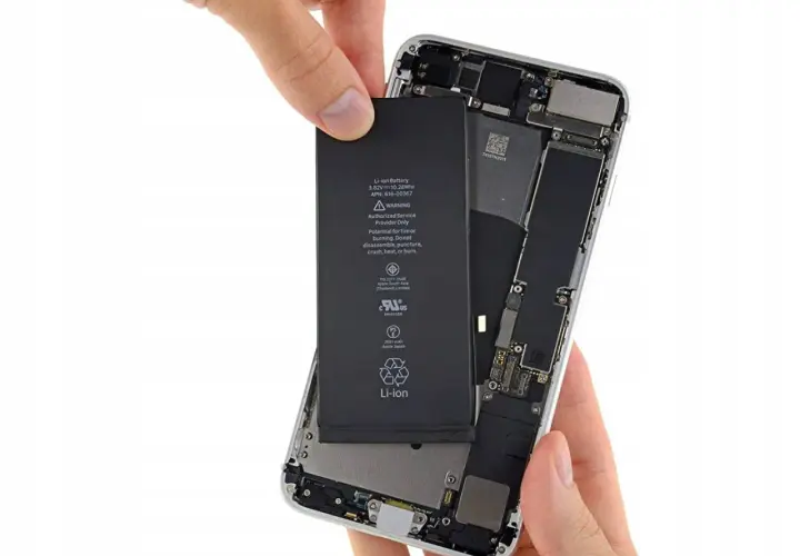 Ile kosztuje wymiana baterii w iPhone 7? Sprawdź ceny i oferty