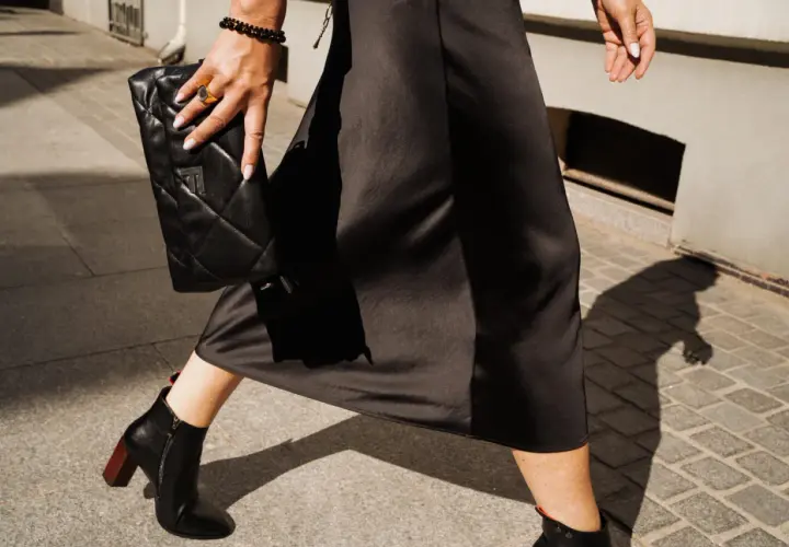 Idealne buty do sukienki midi: Triki na dłuższą sylwetkę