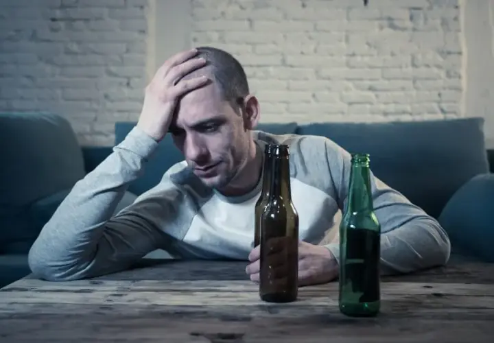 Alkoholik: objawy psychiczne. Jak alkohol niszczy umysł?