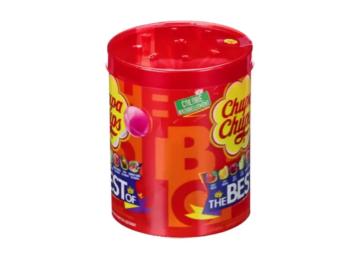 Czerwony pojemnik z napojami Chupa Chups, z logo i grafikami.