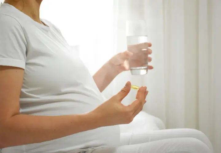 DHA w ciąży od kiedy? Kluczowe informacje dla zdrowia mamy i dziecka