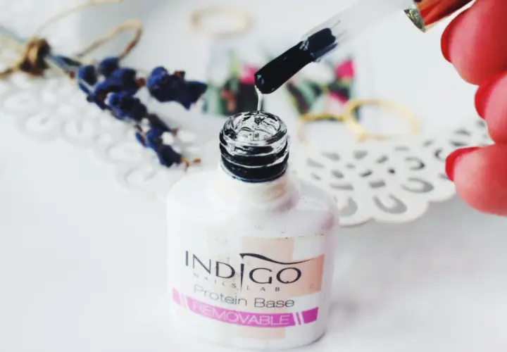 Aplikacja Protein Base Indigo Nails, klucz do pięknego i trwałego manicure proteinowego.