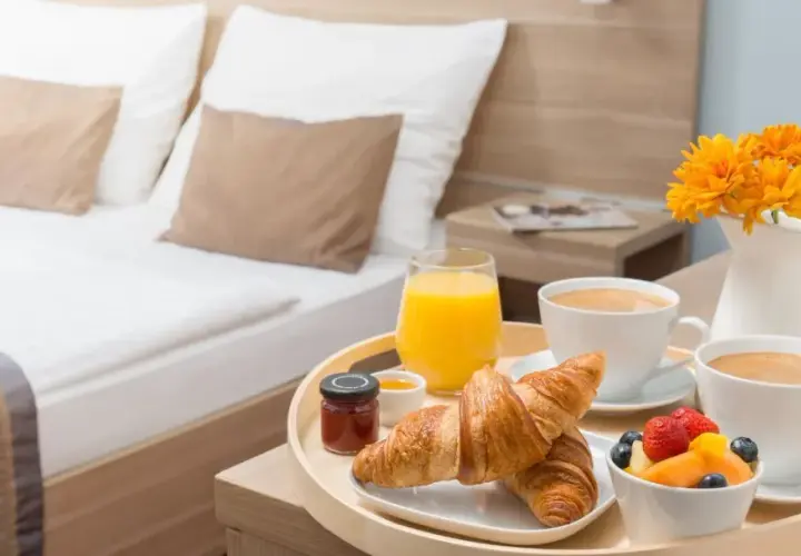 Hotel resort co to znaczy? Odkryj różnice i usługi, które oferuje
