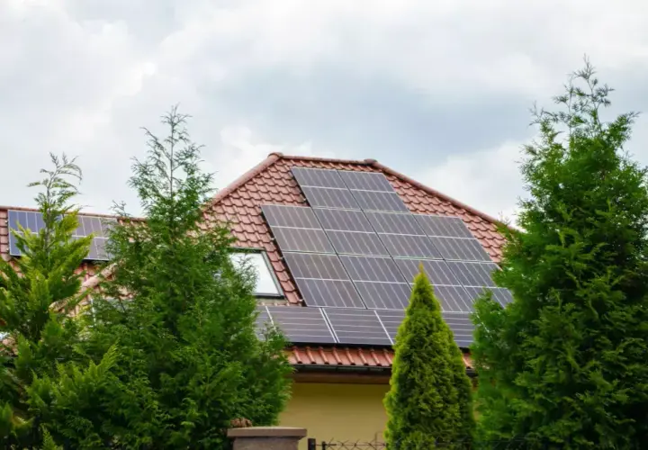 Przydomowa elektrownia słoneczna koszt: ile naprawdę zapłacisz?