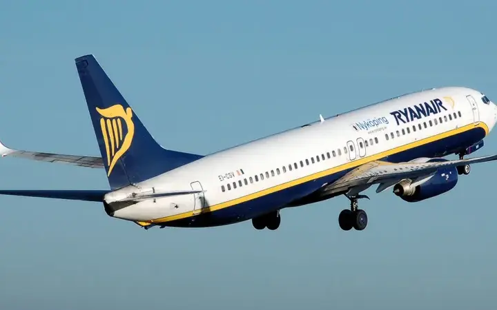 Z jaką prędkością leci samolot Ryanair? Zaskakujące fakty o lotach