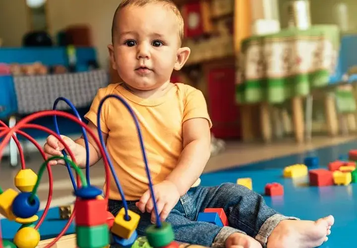Jakie zabawki dla rocznego dziecka najlepiej wspierają rozwój maluszka