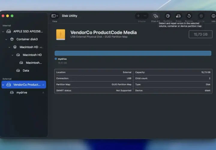Mac USB-Laufwerk "VendorCo ProductCode Media" mit 15,73 GB Kapazität wird im Festplattendienstprogramm angezeigt.