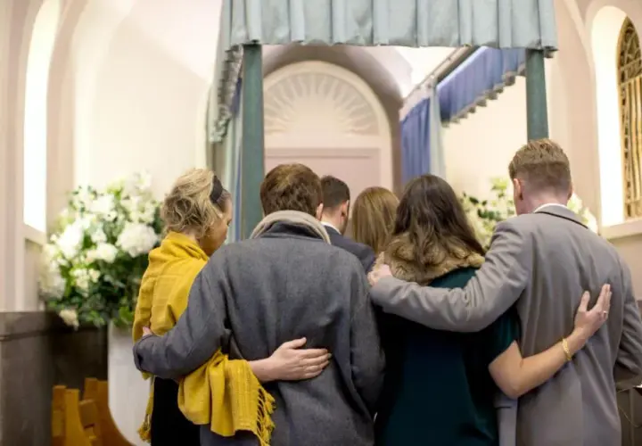 Co oznacza sen pogrzebu? Zaskakujące interpretacje i emocje