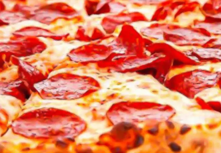 Kto wymyślił pizzę? Poznaj jej fascynującą historię i twórcę