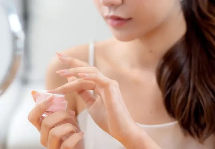 Manicure japoński: Naturalny sposób na mocne i lśniące paznokcie