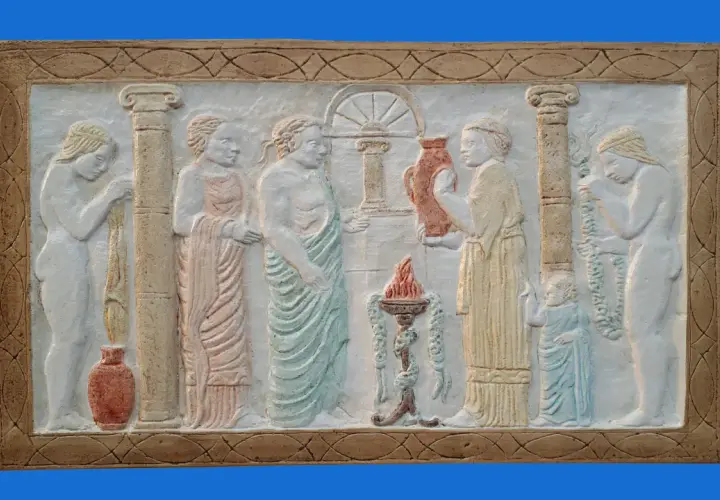 Rilievo in impasto di gesso e vinavil raffigurante una scena con figure antiche, colonne e un vaso.