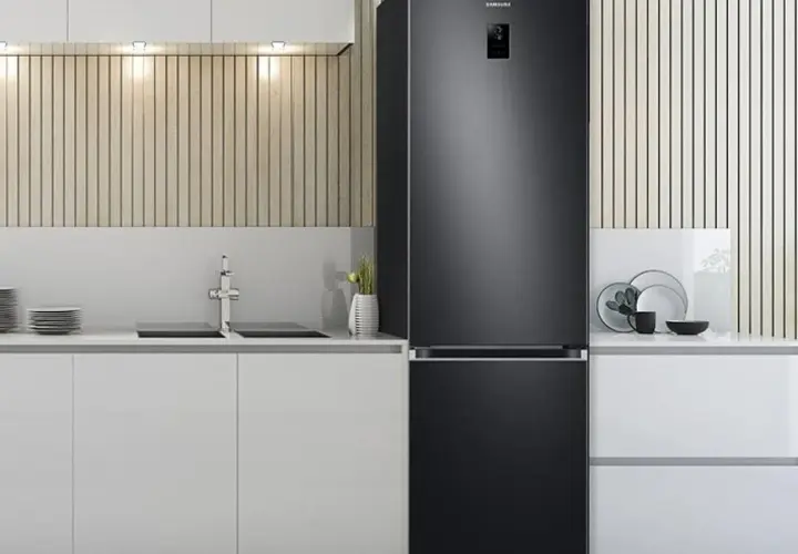 Wyświetlacz lodówki Samsung nie działa? Diagnoza i naprawa krok po kroku.