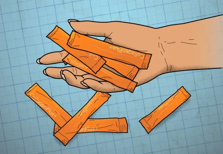 Hand håller flera orangea påsar med "Collagen Plus+". Är det en bluff?
