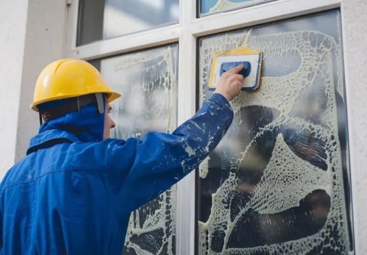 Jak skutecznie rozpuścić piankę montażową? Sprawdzone metody i forum porady